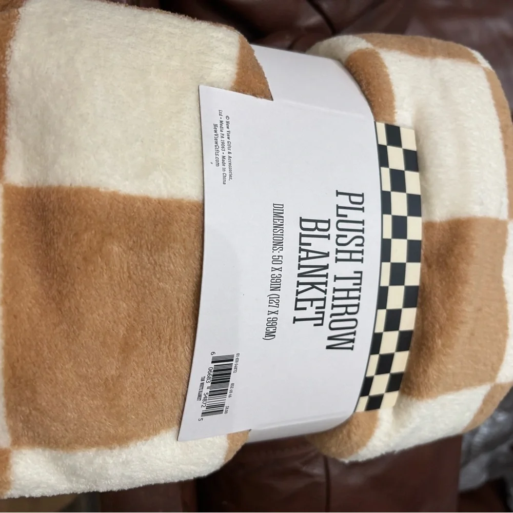 NWT Tan/White Check Plush Blanket 50x39 inches